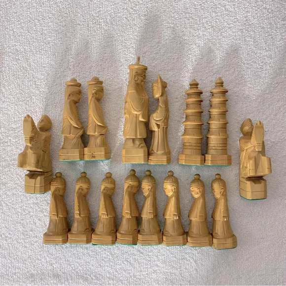 Vintage Carved Wood Chess  Pieces - Picture 5 of 12